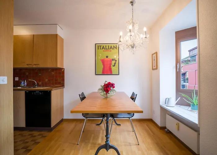 Flat - Balcony & Bundeshaus View Apartment