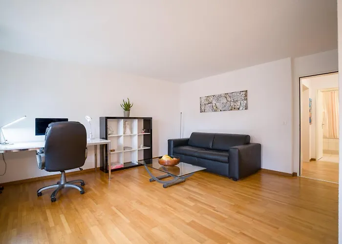 Flat - Balcony & Bundeshaus View Apartment